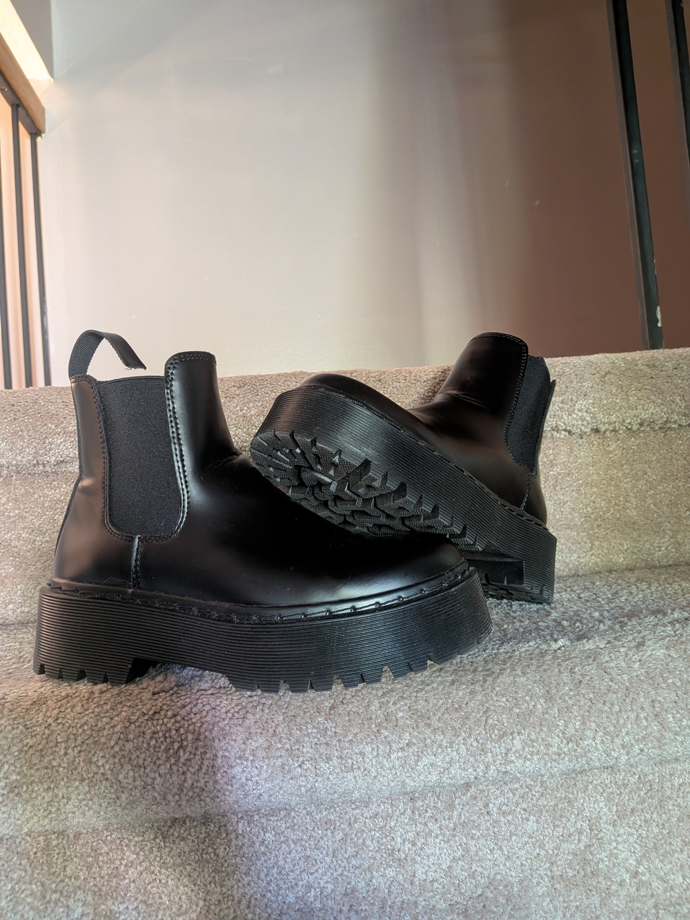 Women's Black Chelsea Platform Boots Size 7